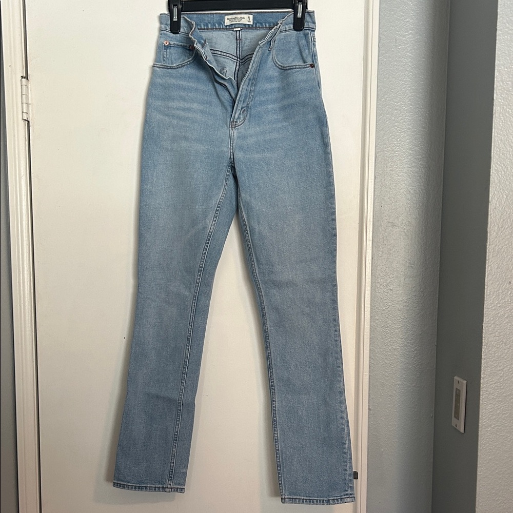 Abercrombie 90s Slim Straight Ultra High Rise Light Blue Jeans